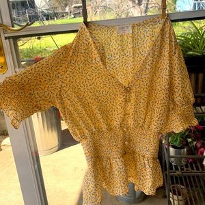 Extra small, yellow flower v neck